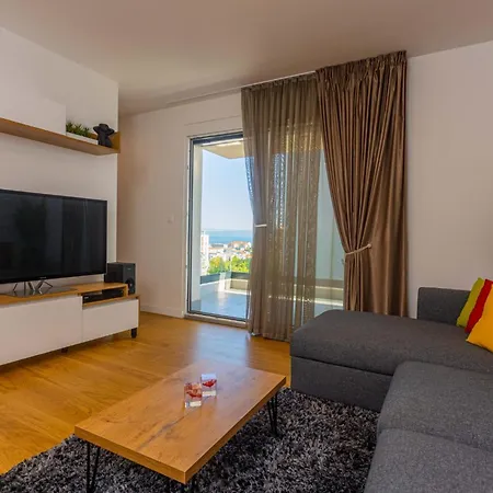 - Free Parking In Garage , Seaview , Quiet Neighbourhood Split