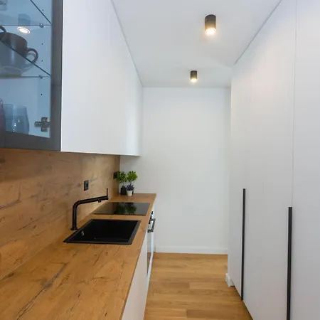 - Free Parking In Garage , Seaview , Quiet Neighbourhood Split