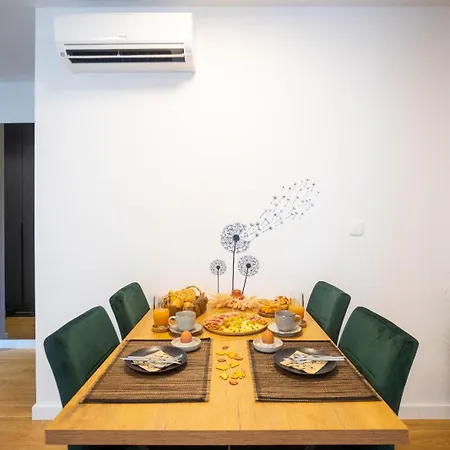 Appartement - Free Parking In Garage , Seaview , Quiet Neighbourhood *