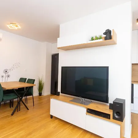 - Free Parking In Garage , Seaview , Quiet Neighbourhood Appartement *