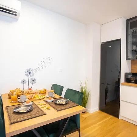 - Free Parking In Garage , Seaview , Quiet Neighbourhood Appartement *