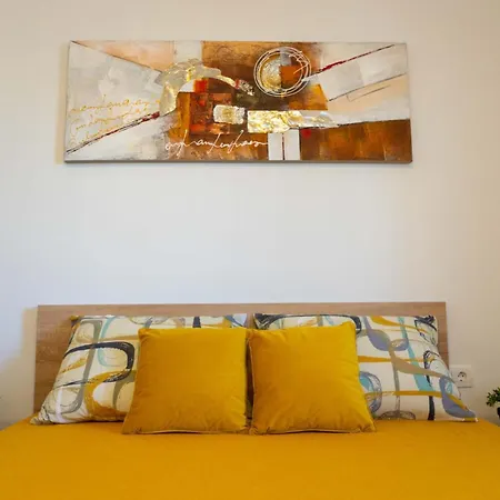 - Free Parking In Garage , Seaview , Quiet Neighbourhood Apartment