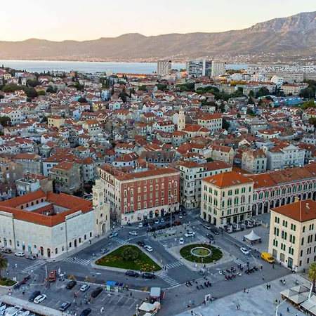 - Free Parking In Garage , Seaview , Quiet Neighbourhood Split