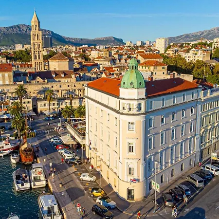 Apartment - Free Parking In Garage , Seaview , Quiet Neighbourhood Split
